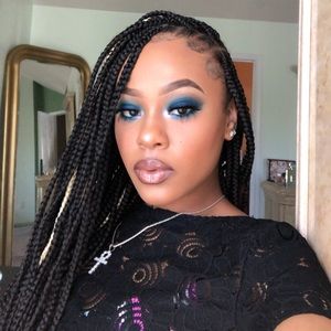 Meet your Posher, Mia